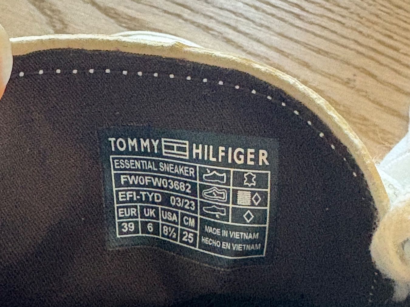 Tommy Hilfiger Chaussures femmes: Tommy Hilfiger Sneaker weiss – D'occasion à Langnau am Albis par mha_2mts 5