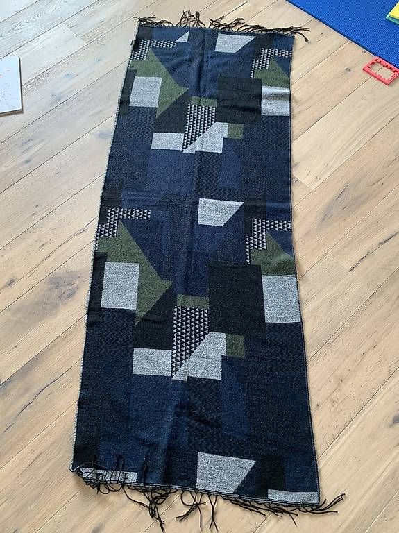 Foulard & Sciarpe: Schal/Tücher je CHF 2.- / Seide 5.- – Usato da Einsiedeln venduto da ver_sb5p 2