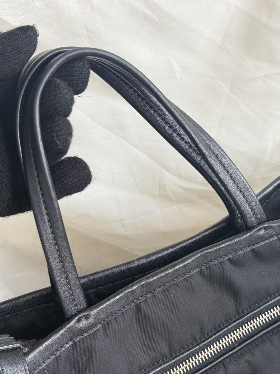 Prada Borse da donna: Prada Black Nylon Tessuto Tote Bag 2way – Usato da Geneve venduto da DarlingVintage 3