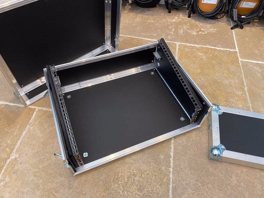 Altri accessori: Flightcase pour table de mixage rack 19" 8U neuf – Nuovo (secondo la descrizione) da Gland venduto da musiquegland