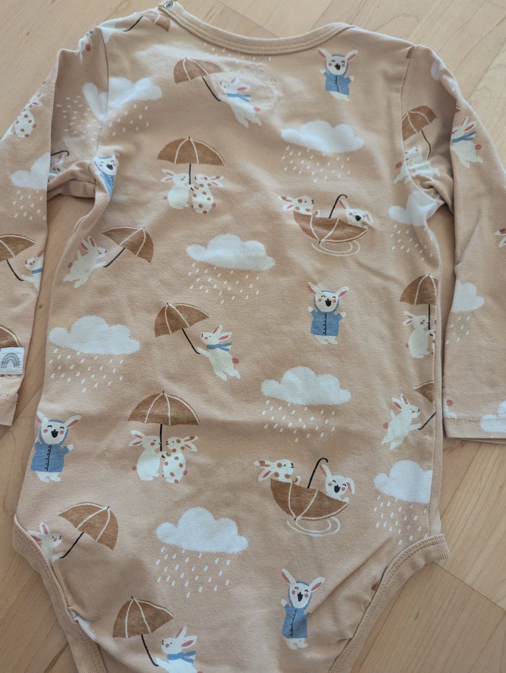 Biancheria intima: Body langarm beige Grösse 80 mit Hasenmuster – Usato da Uster venduto da petches 1