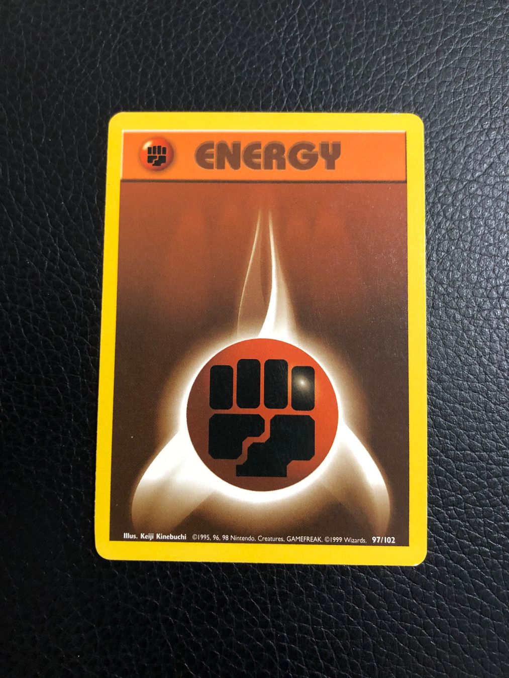 Pokémon Carte collezionabili: Base Set Fighting Energy 97/102 ab 1 – Usato da Paradiso venduto da Pkmn10
