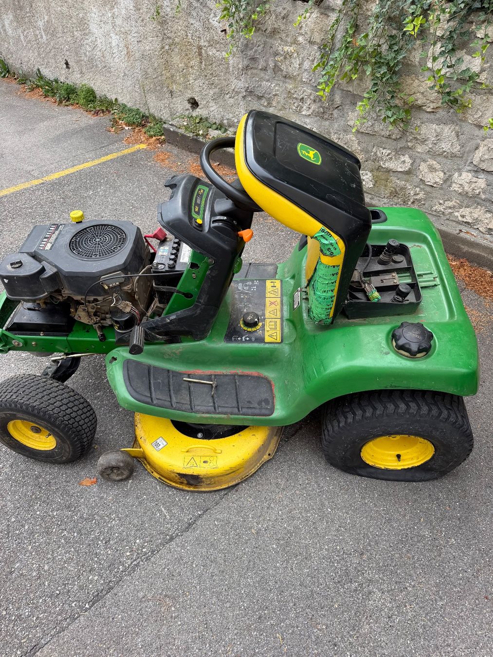 John Deere Rasenmäher: John Deere LT 160 Rasentraktor Ab1.- – Defekt aus Zuchwil von cer_tb8y 5