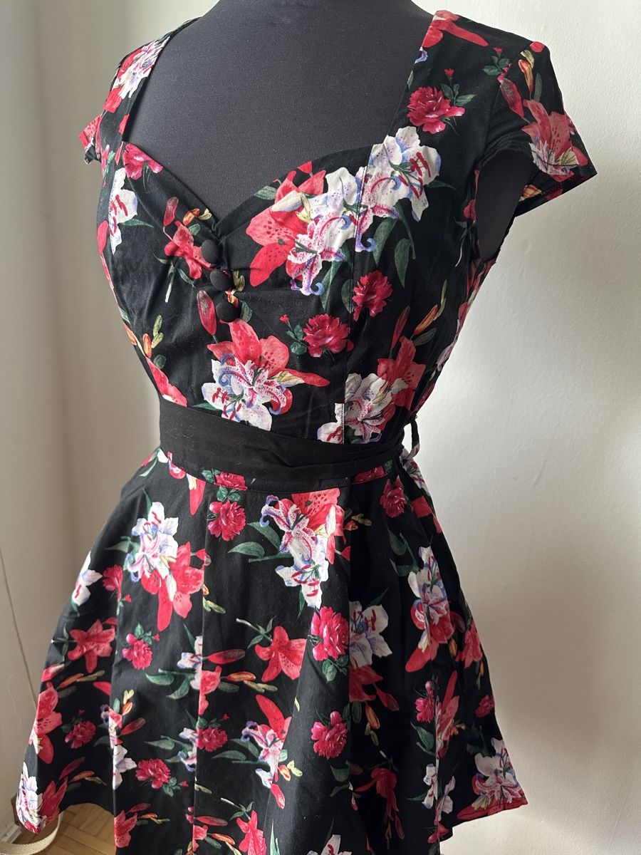 Kleider: Kleid Hell Bunny Blumenmuster schwarz Grösse S – Neu (gemäss Beschreibung) aus Wohlen AG von jes_9c79 1