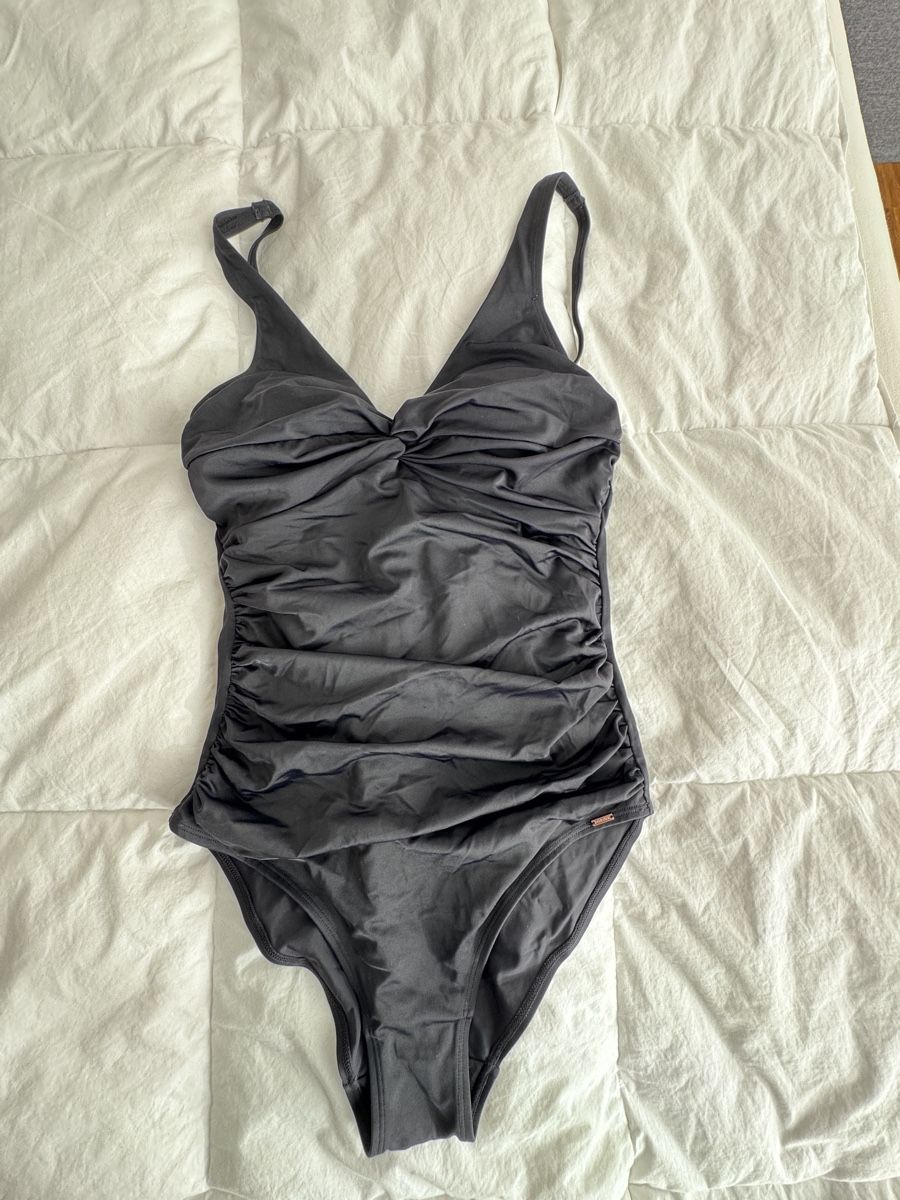 Costumi da bagno & Bikini: Chic One-Piece Swimsuit - Size M - Black Color – Usato da Zürich venduto da Tanja_G88