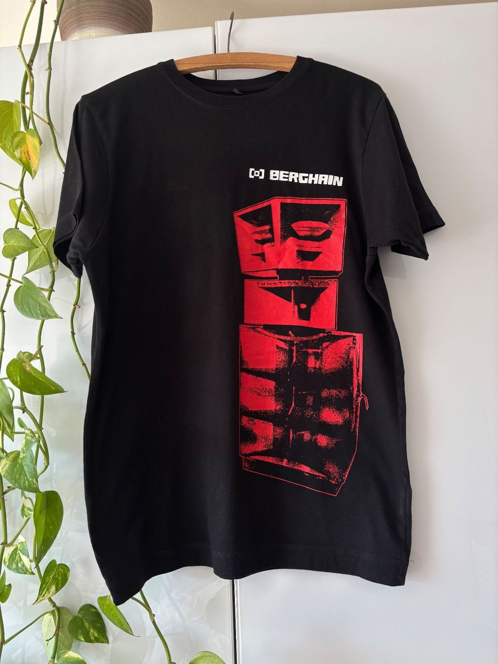T-shirt: BERGHAIN Shirt Gr. S – Usato da Zürich venduto da missmodernage