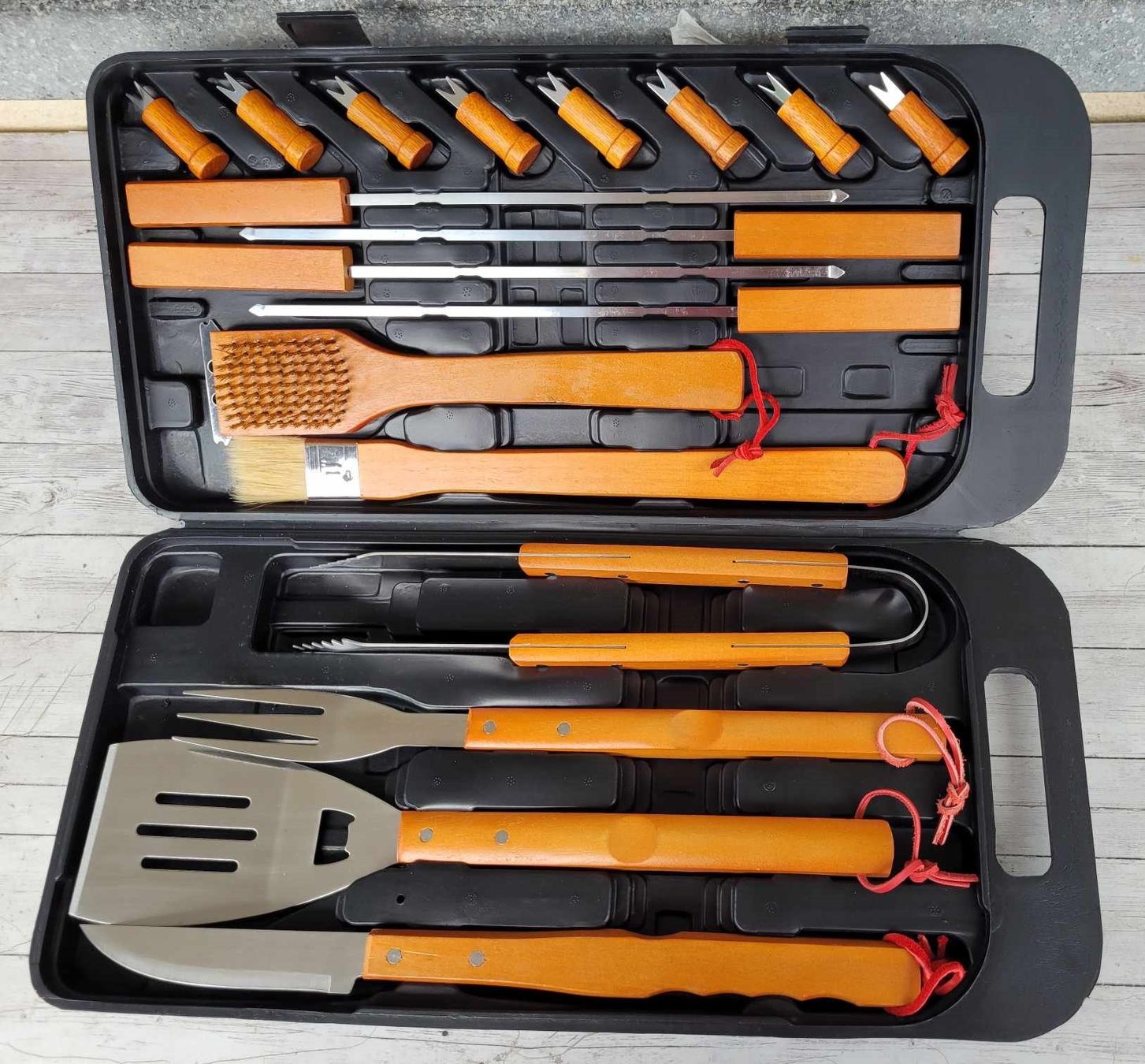 Set di posate: Neu Grillbesteck-Set, 18-tleilig – Nuovo e nell'imballaggio originale da Kehrsatz venduto da ba-ch 1