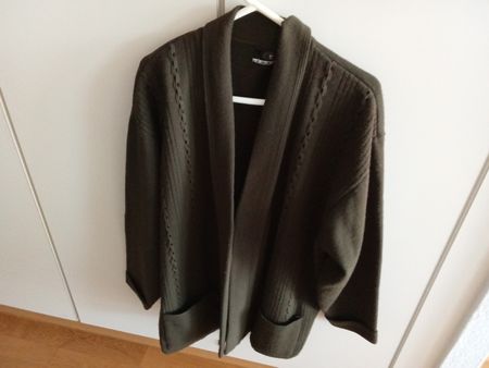 SCHÖNE DAMEN STRICKJACKE 