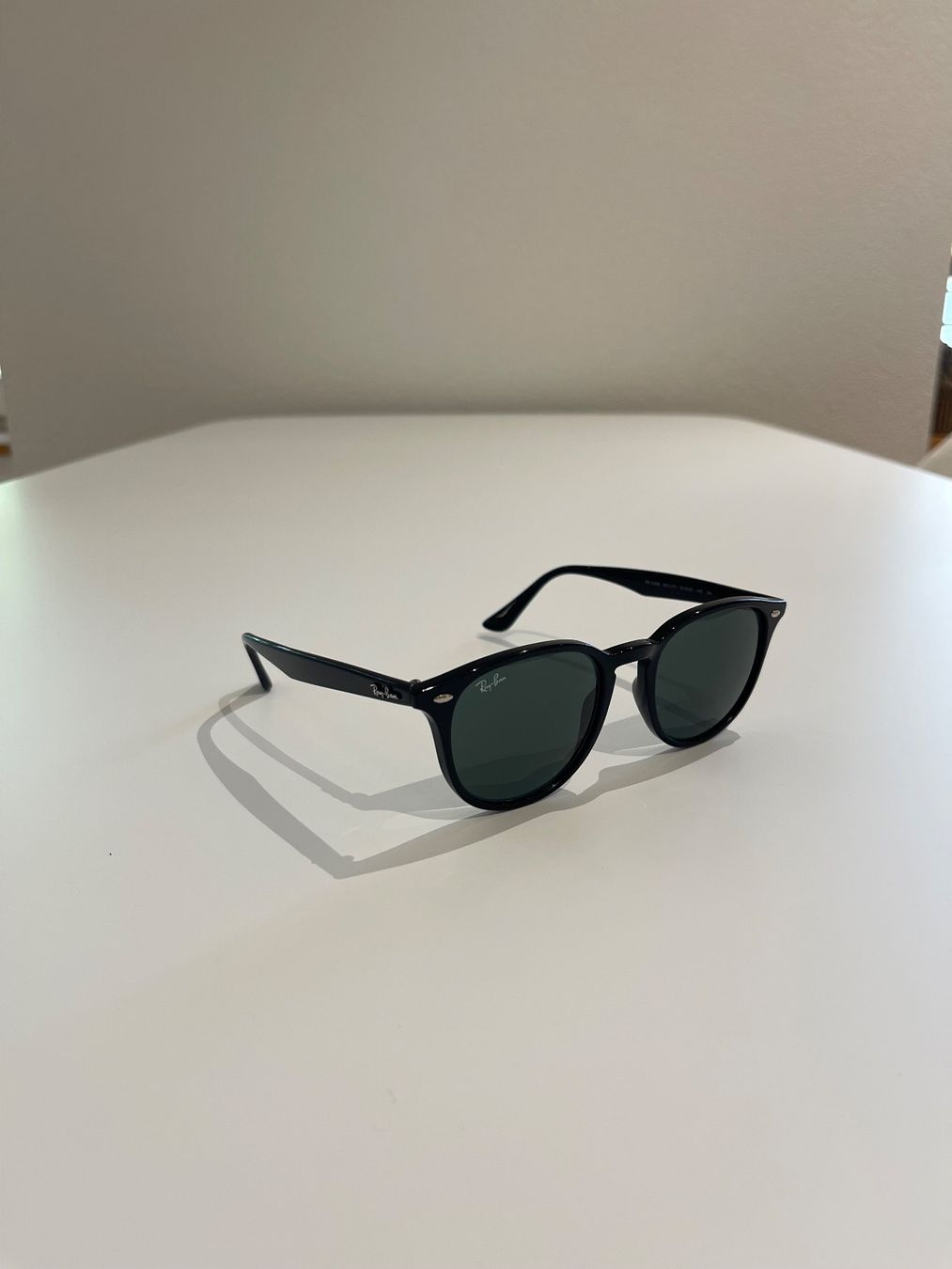 Ray-Ban Occhiali & Lenti: Ray Ban Sunglasses unisex – Usato da Basel venduto da min_6hnk 4