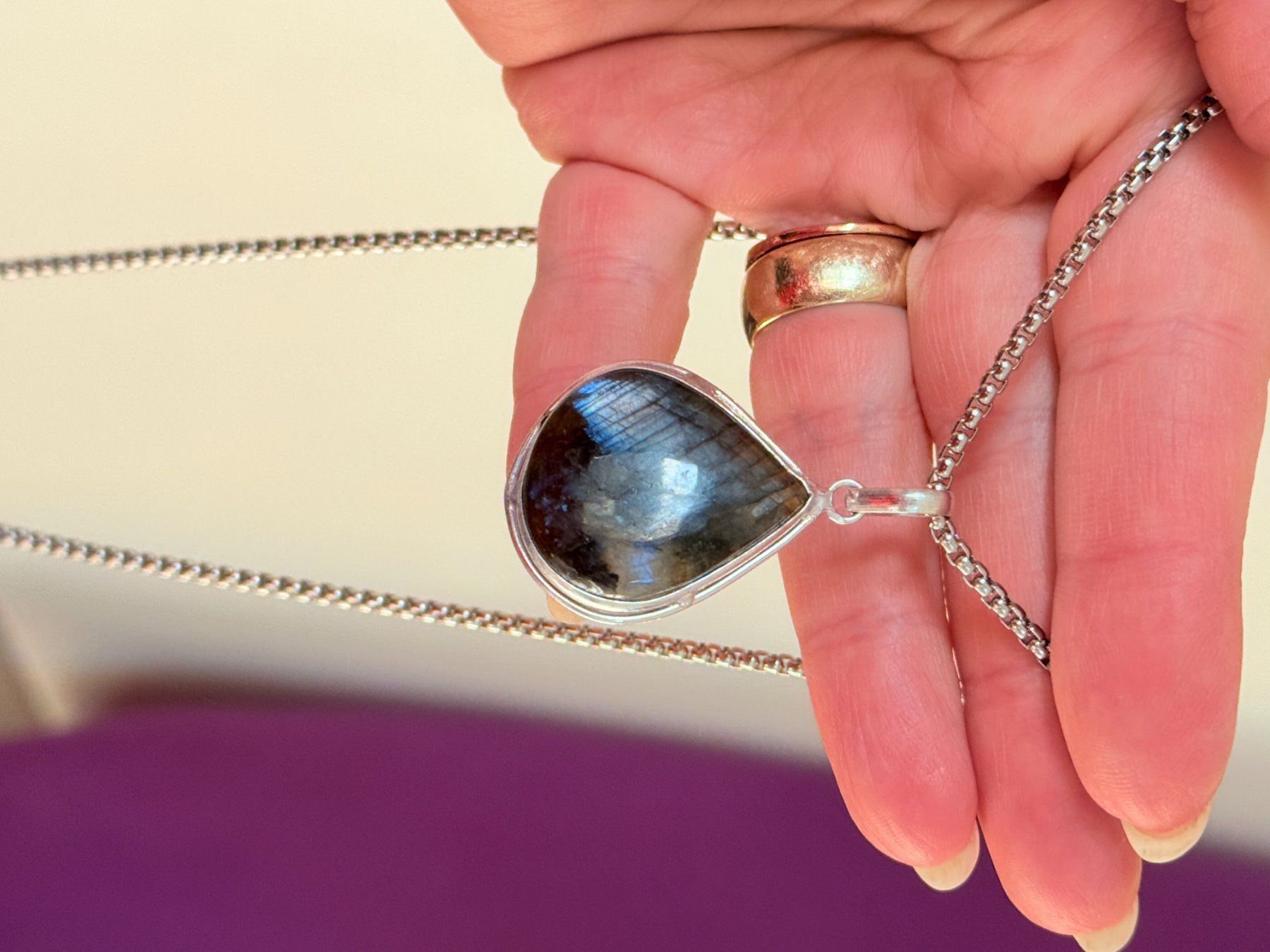 Catenine: Collier avec pendentif en labradorite naturelle – Nuovo e nell'imballaggio originale da Genève venduto da AGBERG 1