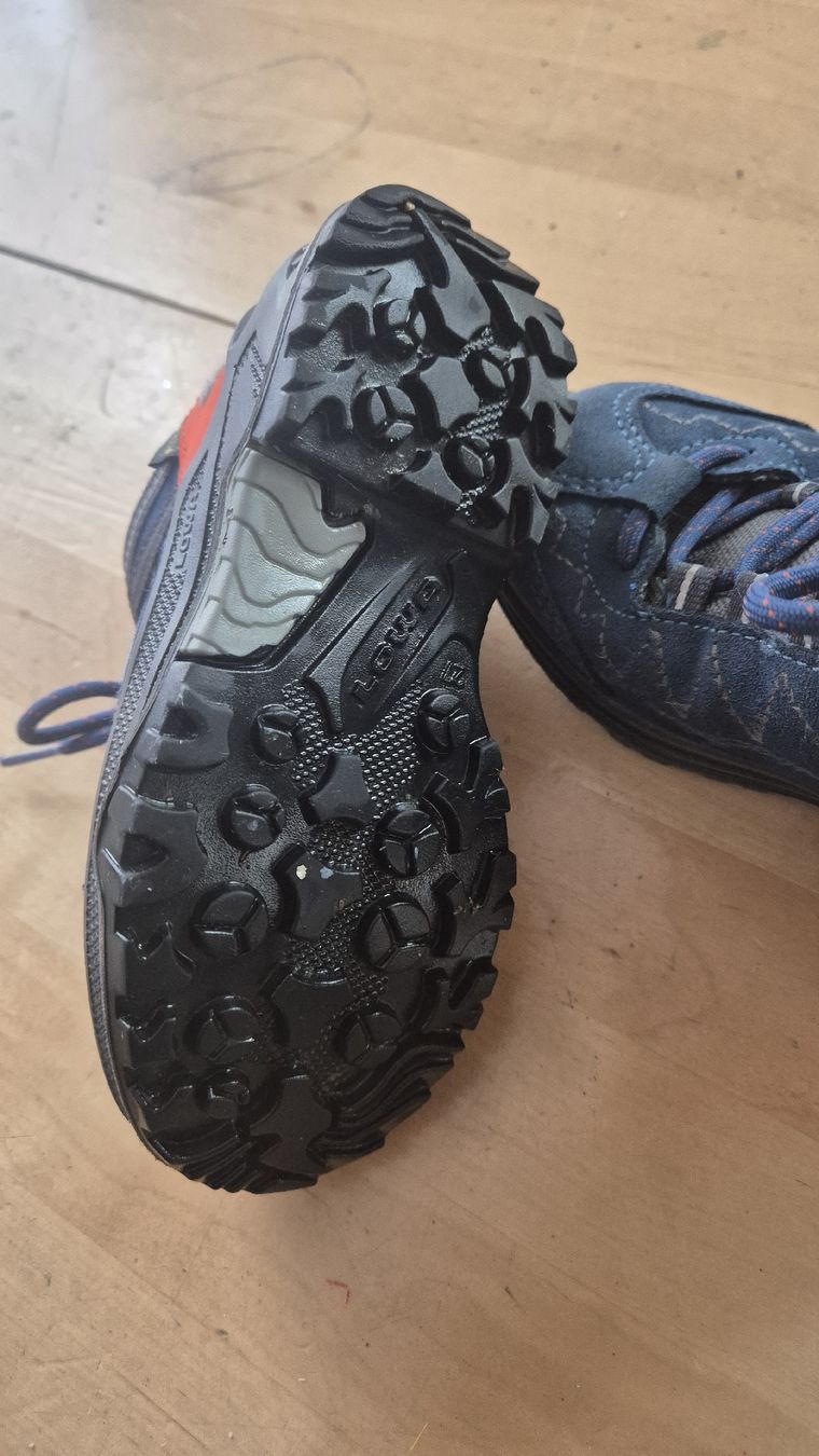 Lowa Scarpe per ragazzi: Lowa Kinderwanderschuh – Usato da Birsfelden venduto da Noldi45 1