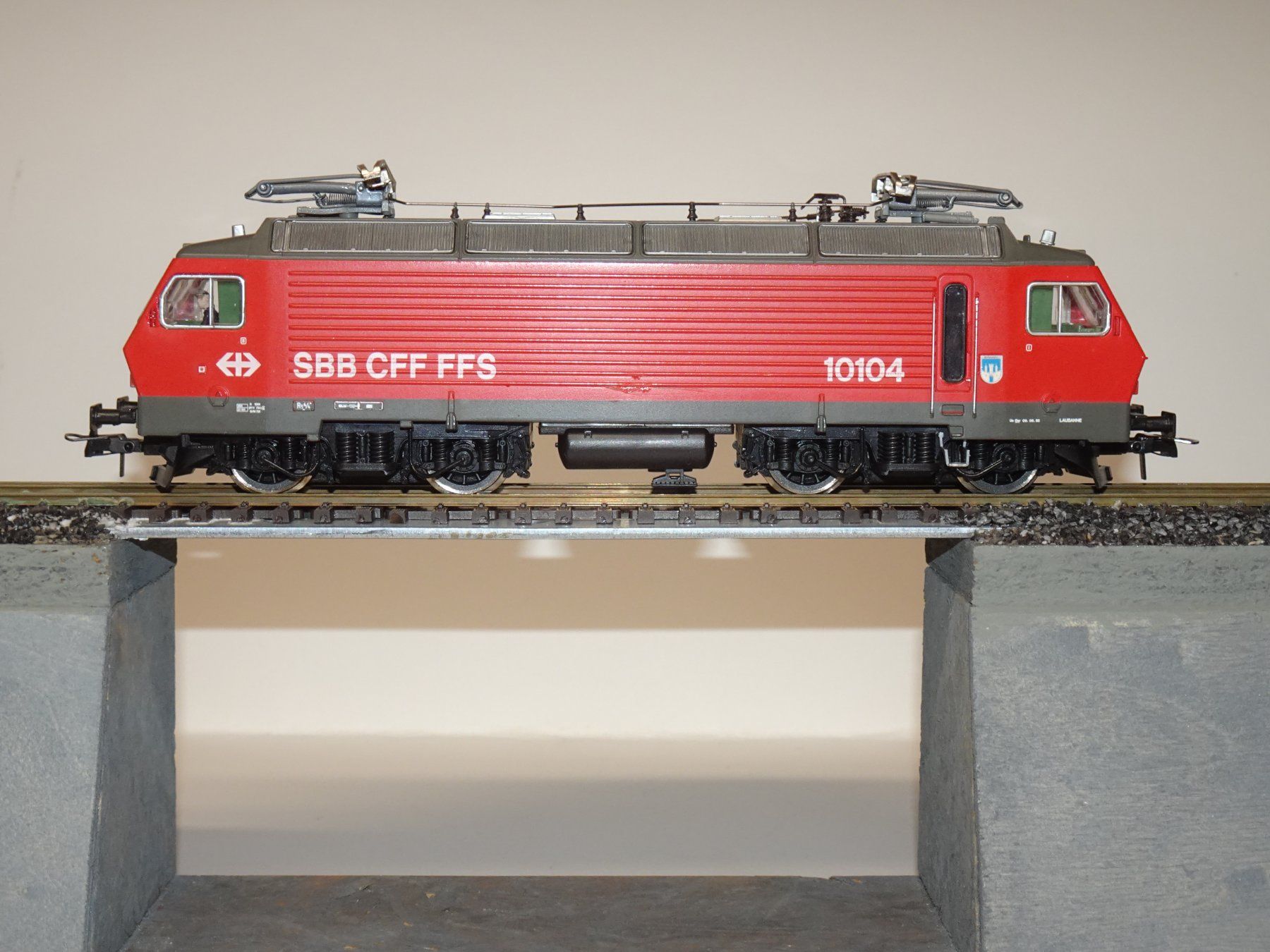 Roco Modellini di ferrovie: ROCO SBB Re 4/4 IV   H0 DC – Usato da Hinwil venduto da Berling0 2