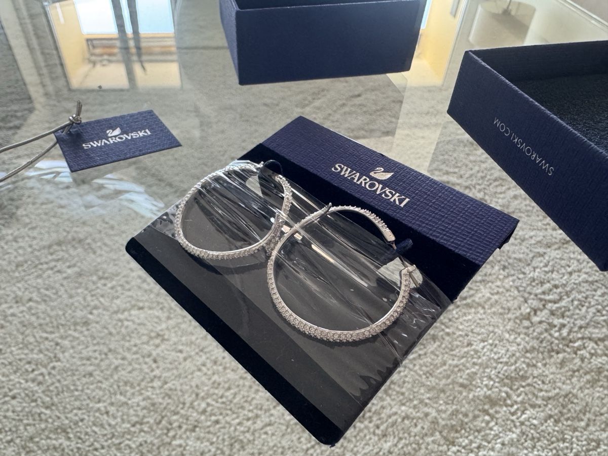Swarovski Ohrringe & -stecker: Swarovski Ohringe, Schlangenmuster 💜. Neu.  – Neu und originalverpackt aus Zürich von Anilein_9989