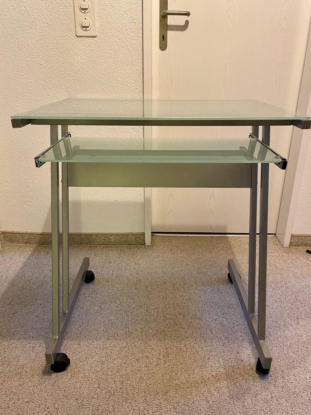 Bureaux: Schreibtisch auf Rollen – D'occasion à Mönchaltorf par Codygirl