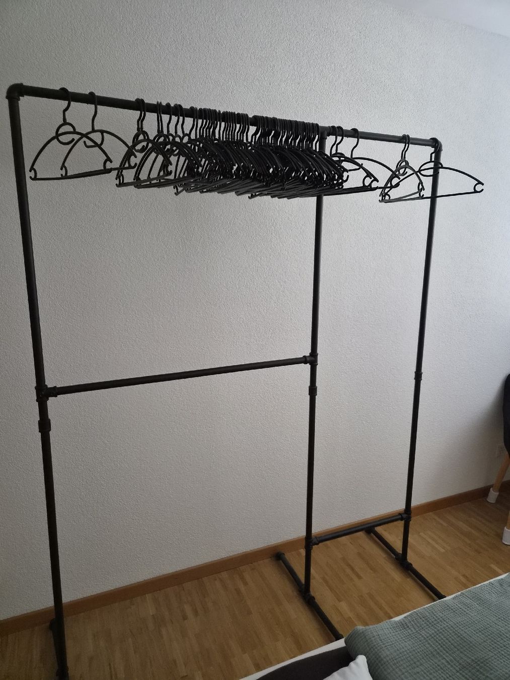 Pamo. Garderobe: Kleiderstange von Pamo - LAS II – Gebraucht aus St. Gallen von chipsymandy
