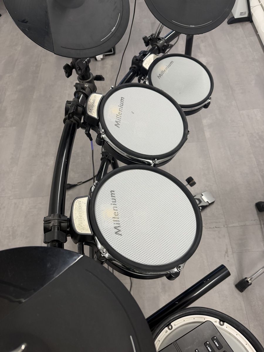 Strumenti musicali: Batterie électronique Millenium 5 pads et 4 cymbales occasio – Usato da Renens VD venduto da dannythedogg