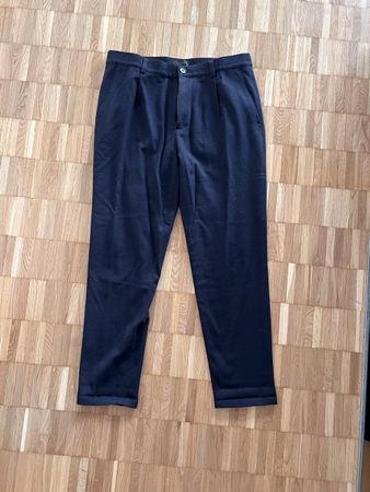 COS: wollene Bundfaltenhose (50)