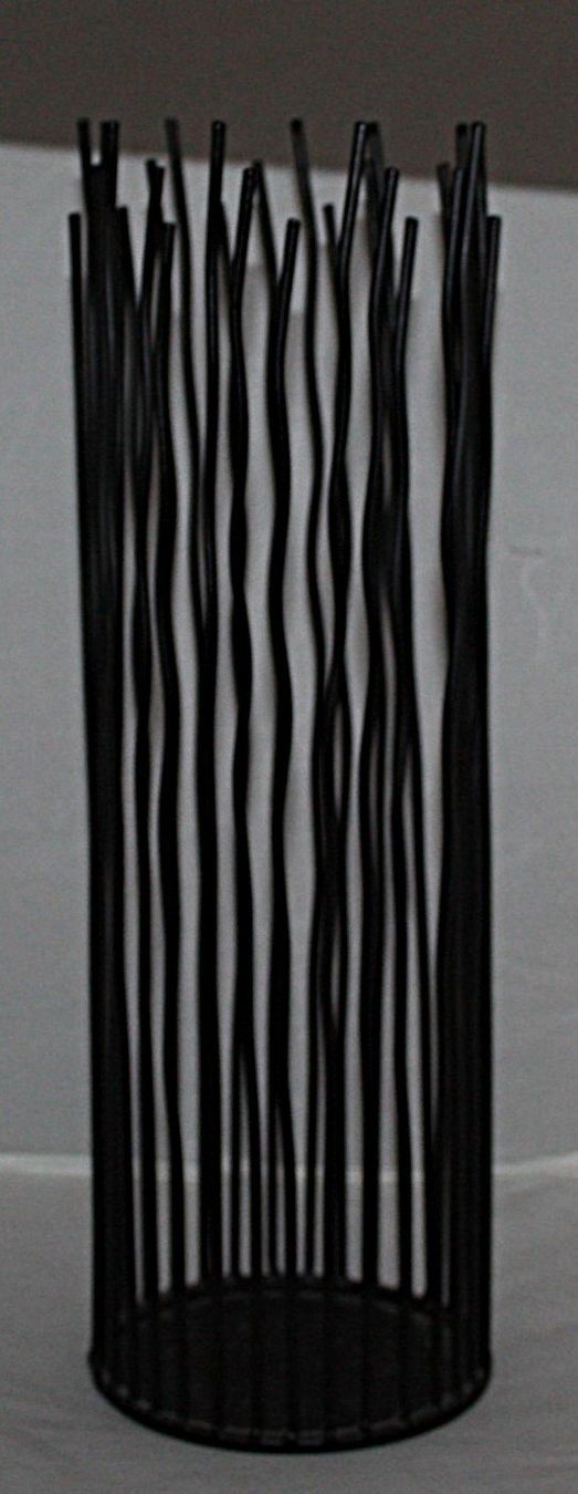 Kerzenständer: Kerzenständer Metall schwarz mit Kerze – Gebraucht aus Flüelen von Alt-und-Neu 1