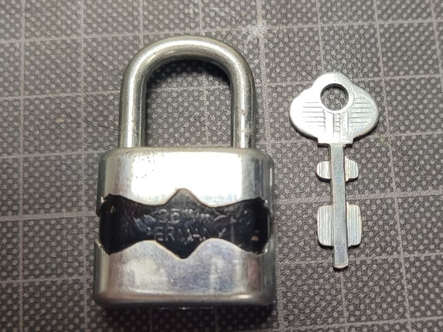 Lucchetti: Wunderschönes altes Schloss Nr 1 Made in Germany – Usato da Gelterkinden venduto da MYSTOREFORYOU4460