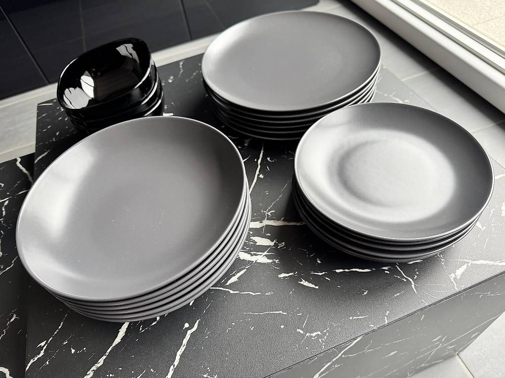 Teller: Lot de 18 assiettes  – Gebraucht aus Monthey von and_c5w8 2