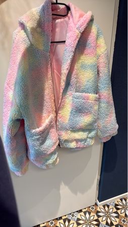 Plüschjacke mit Kapuze bunt gemustert neuwertig