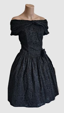 Abendkleid schwarz schimmernd XL Gothic Carmenkragen Vintage