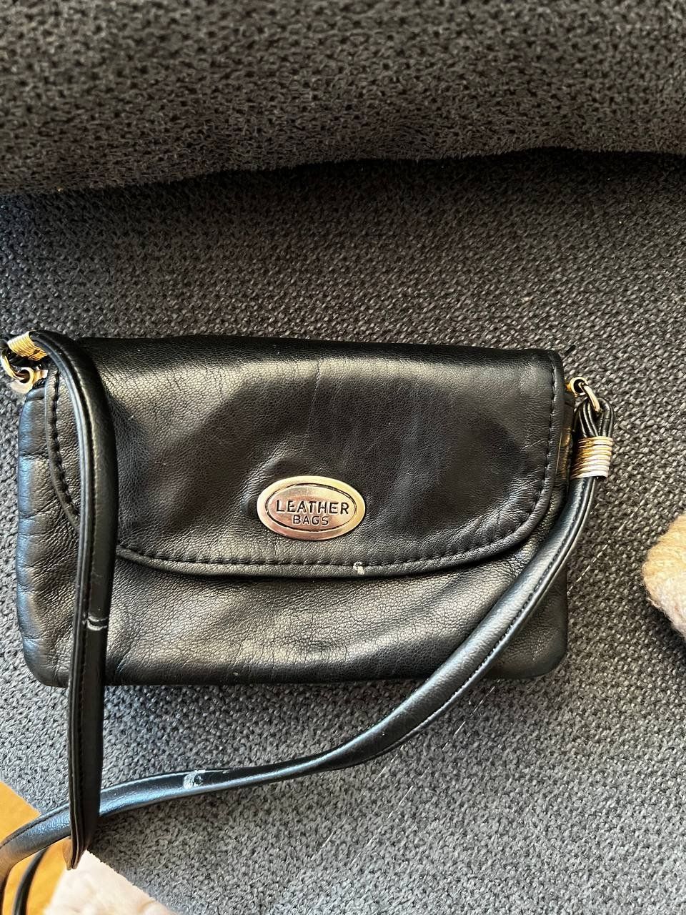 Taschen für Damen: Leder Tasche – Gebraucht aus Riehen von edu_92w7