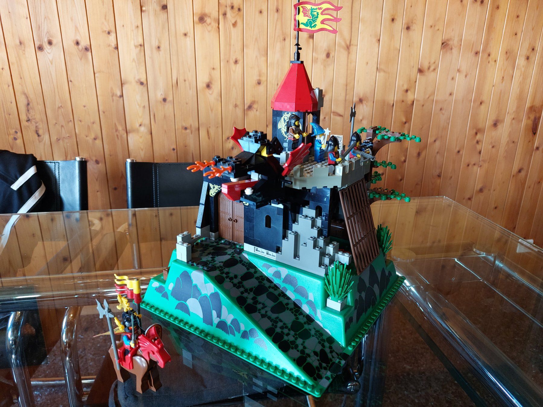Lego Kit di costruzioni: LEGO System Fire Breathing Fortress 6082 – Usato da Fürigen venduto da pil_5dm8 6