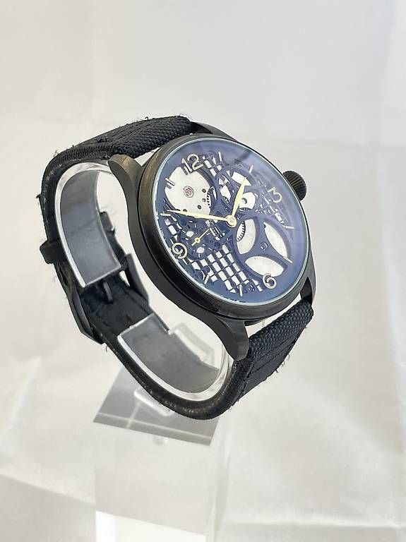 Montres: Uhr Unikat - Schweizer Uhrwerk – D'occasion à Lenzburg par R-T-I 4