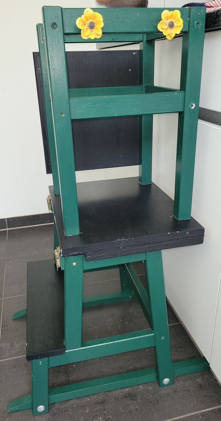 Scale: Multifunktionaler Lernturm/ Kindertisch mit Tafel – Usato da Uster venduto da Yayavanna