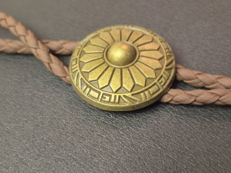 37) Bolo-Tie Westernkrawatte Sonne Geometrisch Bronze