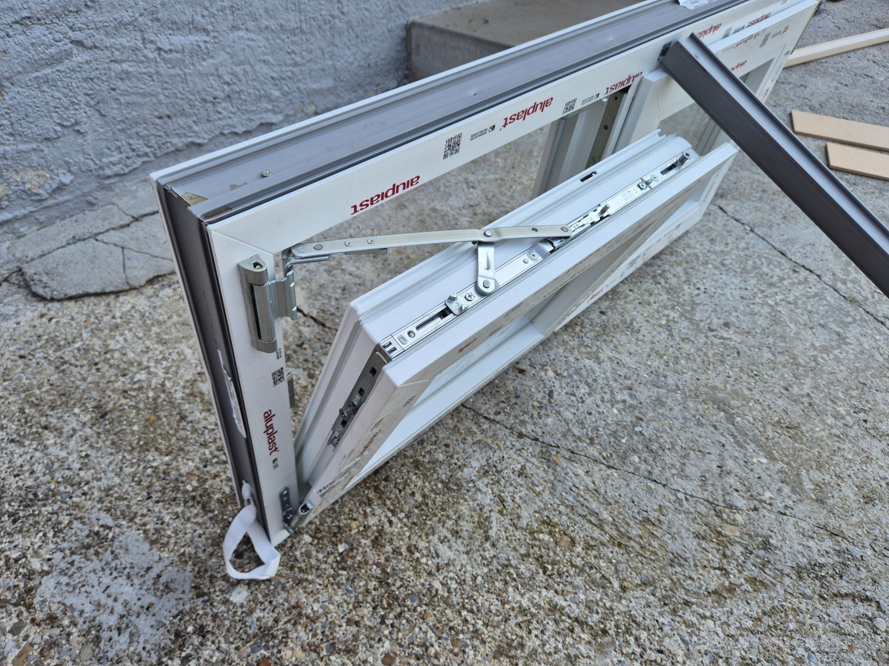 Fenster: Fenster 1100x500mm / drehkipp links – Neu und originalverpackt aus HERISAU von Cesadi 4