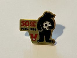 1 Pin V 50 Jahre Bär mit Fussball