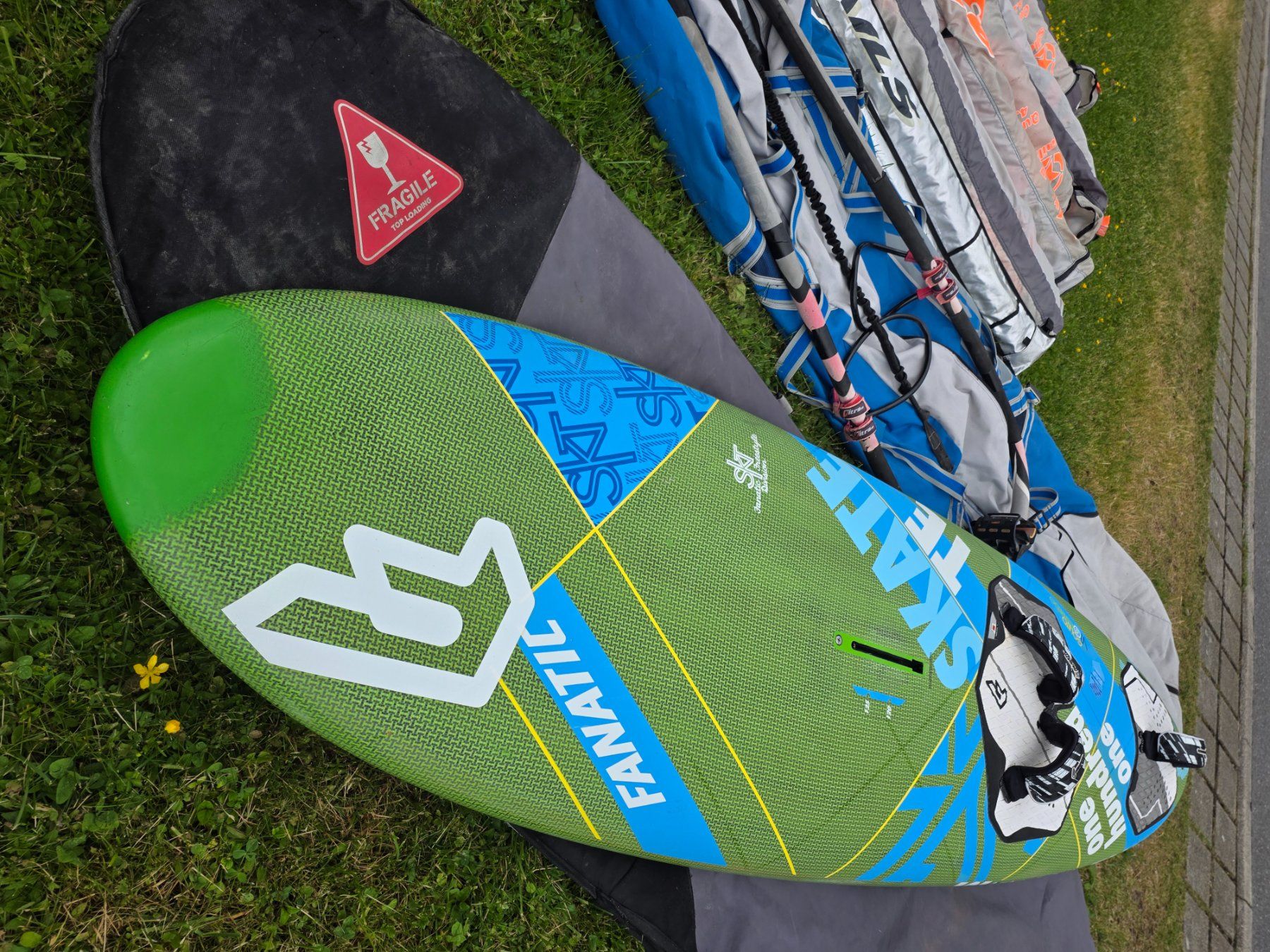 Tavole da surf e di nuoto: Top Windsurf freestyleset Fanatic Skate101 sailoft4.0-5.6 – Usato da Unterterzen venduto da Twandy4 4