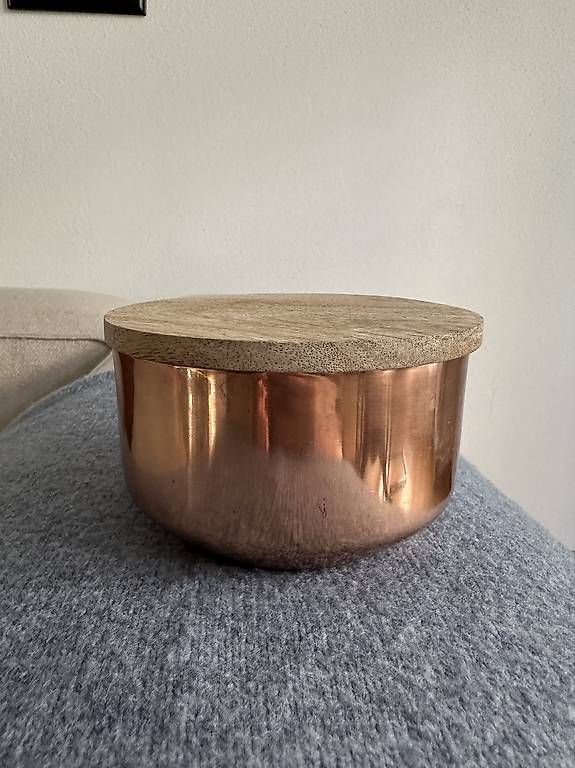 Ciotole: Dekorative Kupferschale mit Holzdeckel – Usato da Luzern venduto da v.furrer