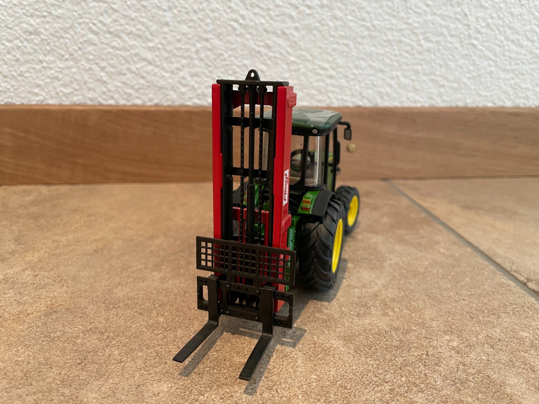 John Deere Traktoren: SIKU John Deere 5615 F mit Heckstapler – Neu und originalverpackt aus Kreuzlingen von Stefan1150 3