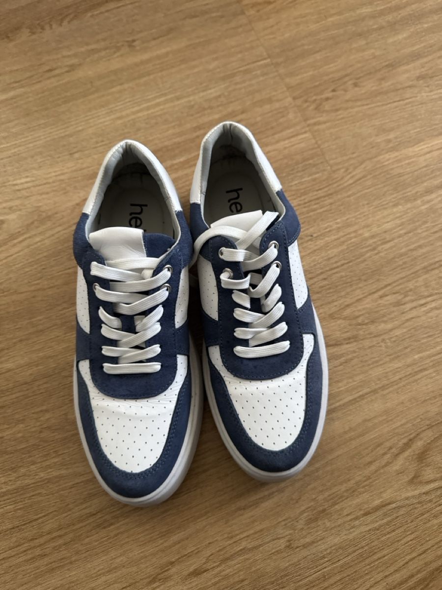 Heine Scarpe da donna: Ledersneakers Gr.40 – Usato da St. Gallen venduto da _aai18 1