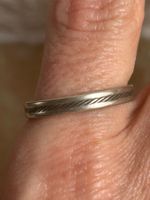 Silberring mit schraffiertem Muster (55)