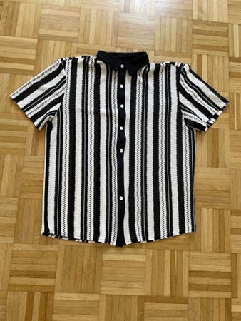 Kurzarm Hemd schwarz weiss gestreift Kragen mit Knöpfen XL
