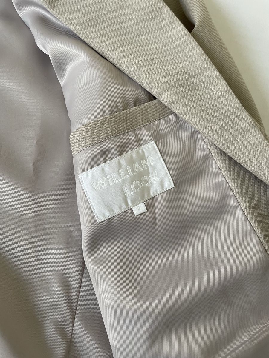 Giacche: Veste William Look beige, élégante et confortable. – Usato da Concise venduto da Lae99 1