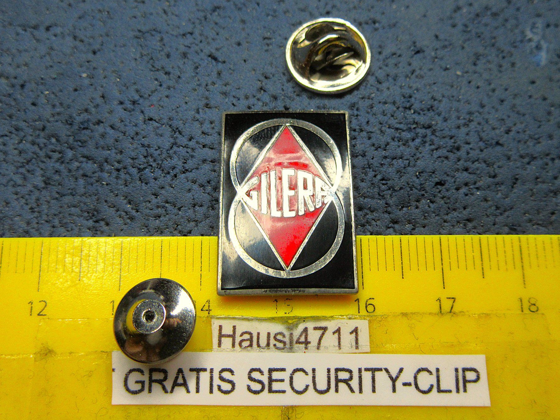 Placchette & Badge: GILERA MOTO PIN ENAMEL SILBRIG MIT SECURITY-CLIP – Usato da Ettingen venduto da Hausi4711 1