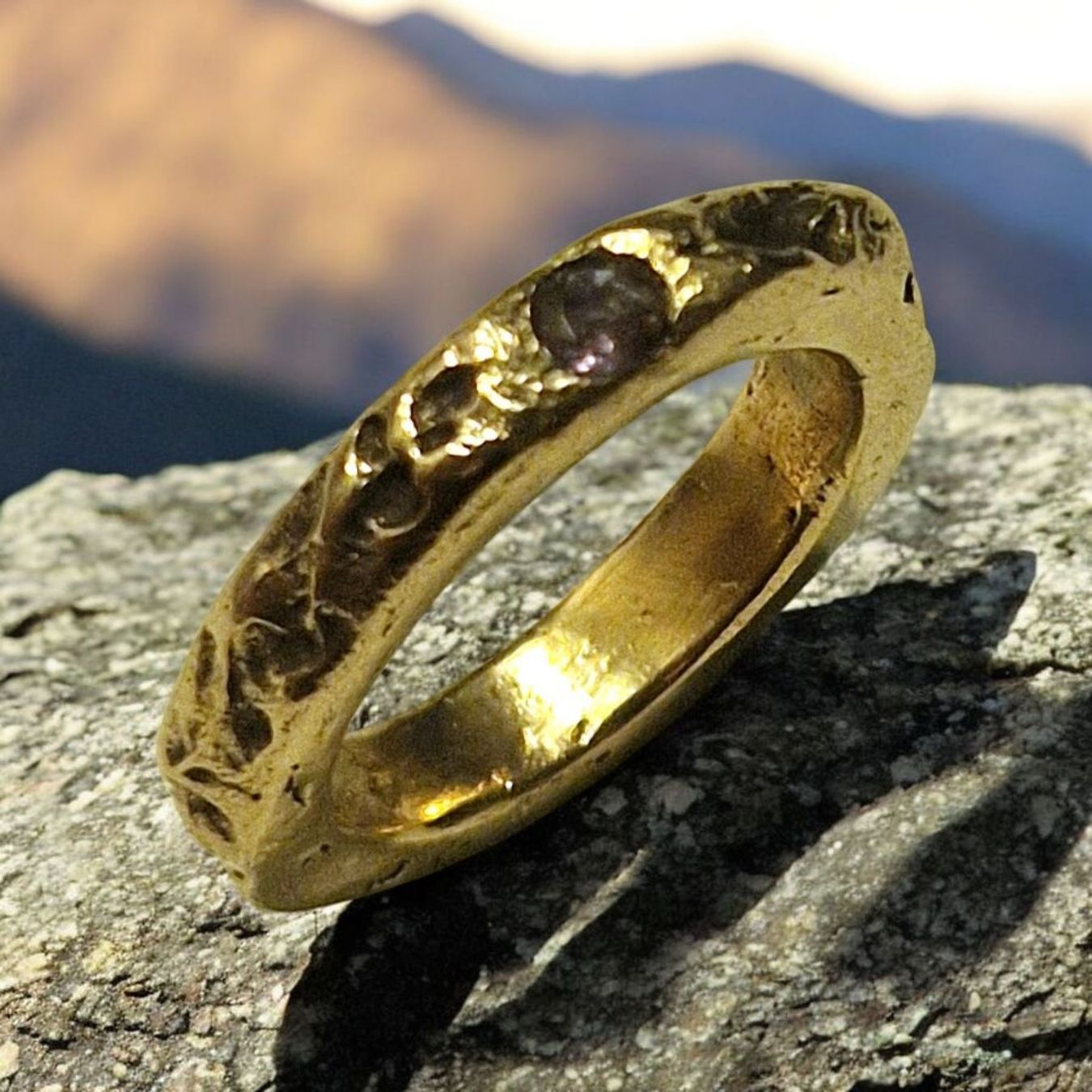 Ringe: Naturstyle-Ring,  Bronze mit Tansanit,  Grösse 49 – Neu und originalverpackt aus Aarau von Schmuckhoehle_MD 4