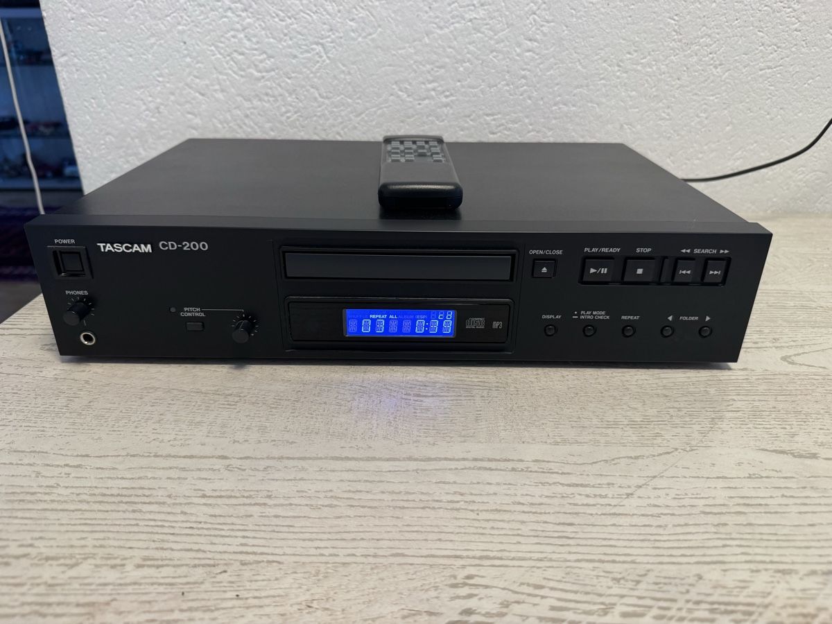 Tascam Systèmes audio & multimédias: Tascam cd-200 cd player – D'occasion à Zunzgen par milesdavis76