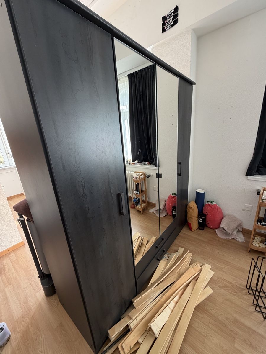 Guardaroba: Kleiderschrank – Usato da Zürich venduto da Elias20sp