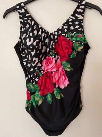 Schönes Badekleid Gr 42, vorne 2-lagig