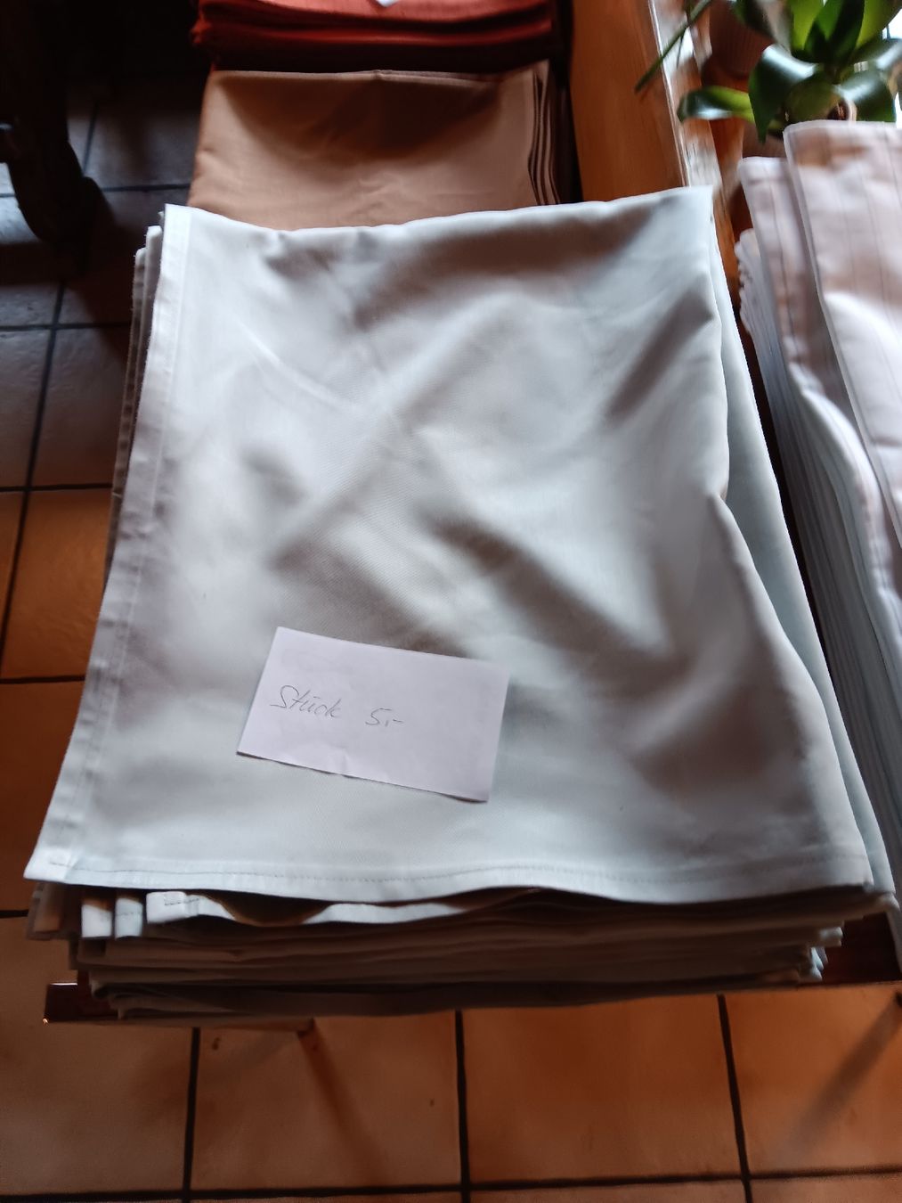 Altra biancheria da tavola: Tischwäsche div. – Usato da Zeglingen venduto da Dischma0 4