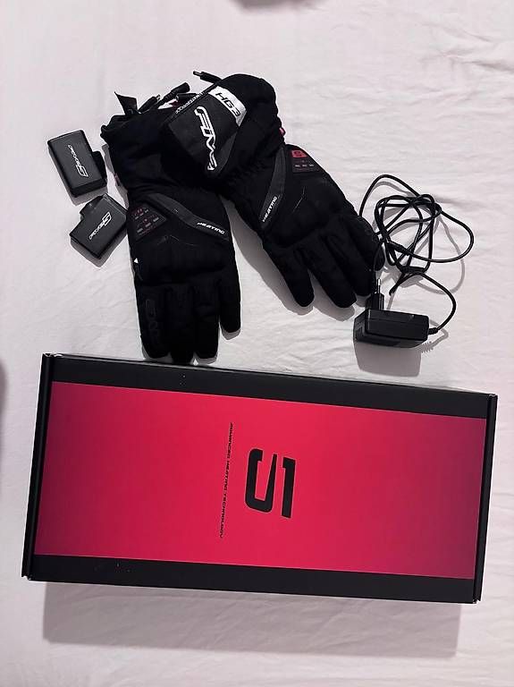 Guanti & manicotti: Beheizbare Damenhandschuhe – Usato da Rechthalten venduto da gui_5j6z