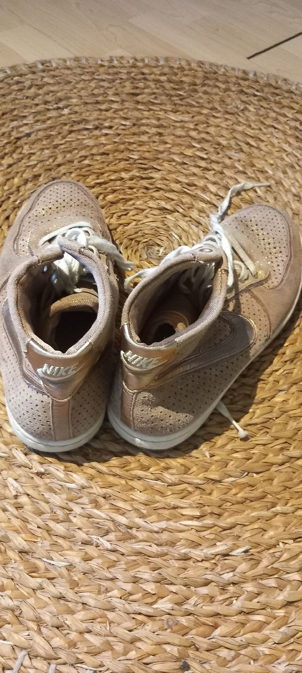 Nike Damenschuhe: Vintage Nike Sneaker Gr.39 – Gebraucht aus Rebstein von bestforyou 1