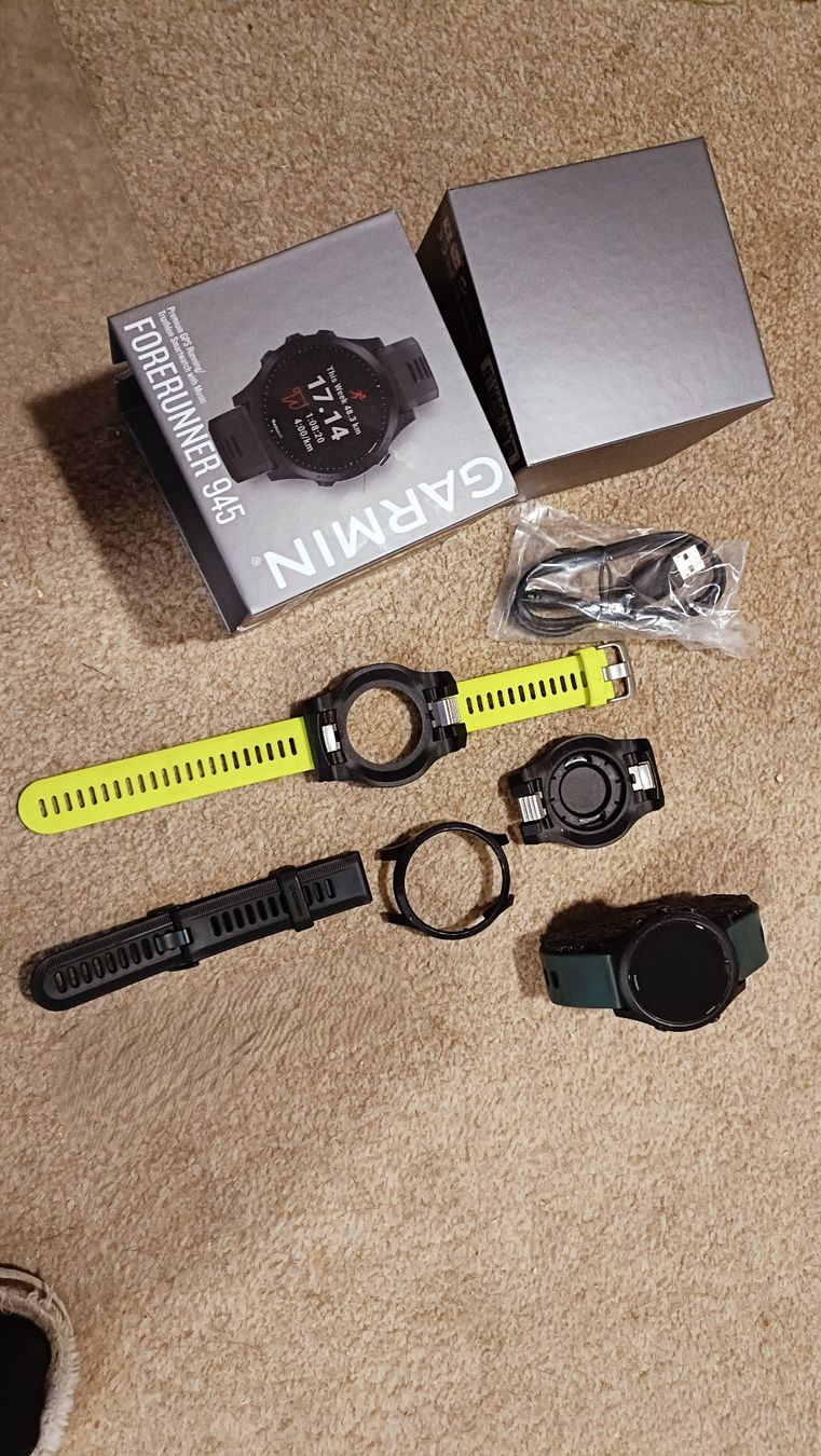 Garmin Smartwatch: Garmin Forerunner 945 mit Quick Mount und Quick Release – Usato da Benken SG venduto da Suze74