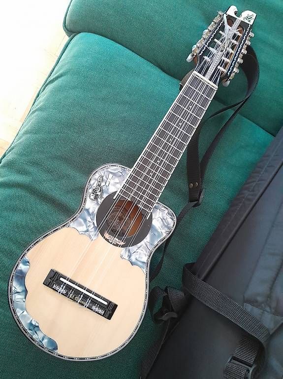 Instruments de musique: Charango Pro El Chaski Bolivia – Neuf avec emballage d'origine à Lausanne par EdwinBOSU